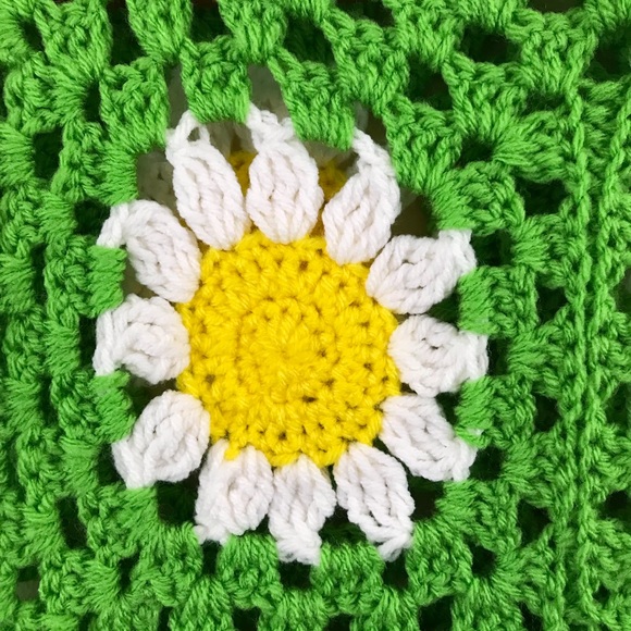 Vintage Crochet Granny Square Handknit Flower Cropped Sweater Vest Green S M - Picture 6 of 9